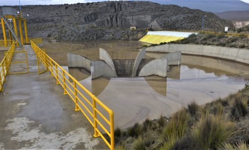 Caudal de descarga de represas se encuentra controlado