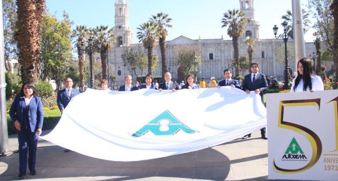 AUTODEMA PARTICIPÓ EN EL IZAMIENTO DE LA BANDERA DE AREQUIPA